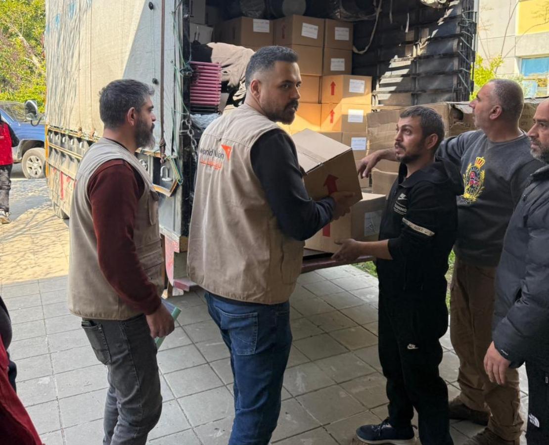 레바논 마운트 레바논 지역에서 위기 대응 생필품 배분을 준비하고 있는 모습